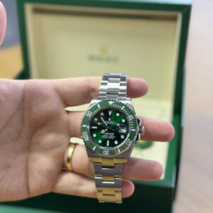 Rolex Submariner / Green ( Hulk)